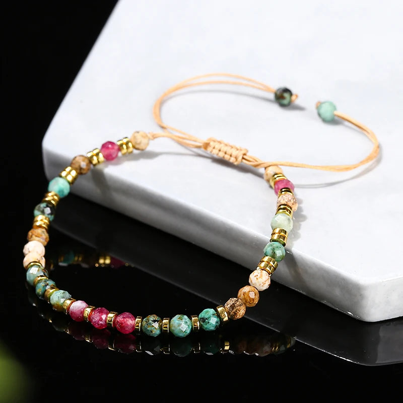 Geflochtenes Damenarmband aus afrikanischen Naturstein