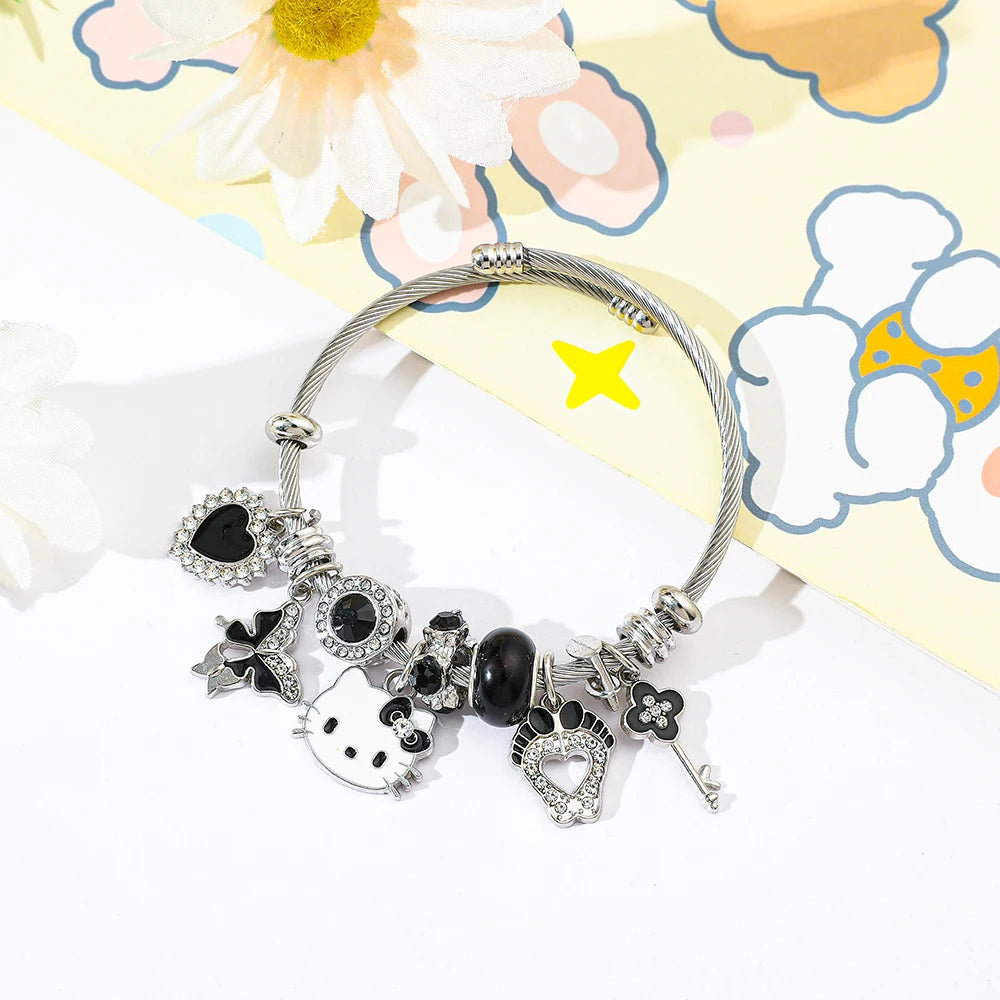 Silberfarbener Hello‑Kitty Charm‑Armreif – Emaille‑Design & Strass‑Glanz