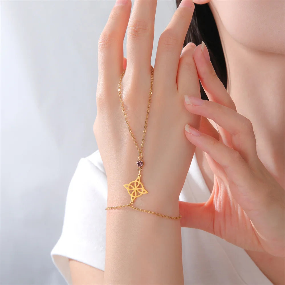 Fingerring‑Armband mit Hexenknoten, ein kraftvolles Amulett für Schutz