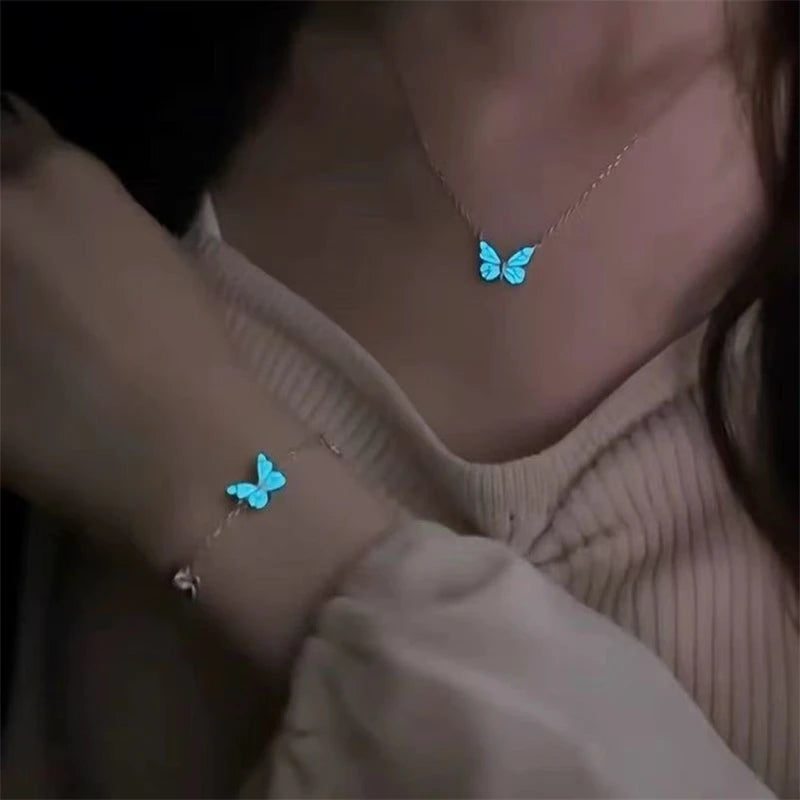 Minimalistisches Butterfly‑Kettenarmband mit leuchtendem Effekt