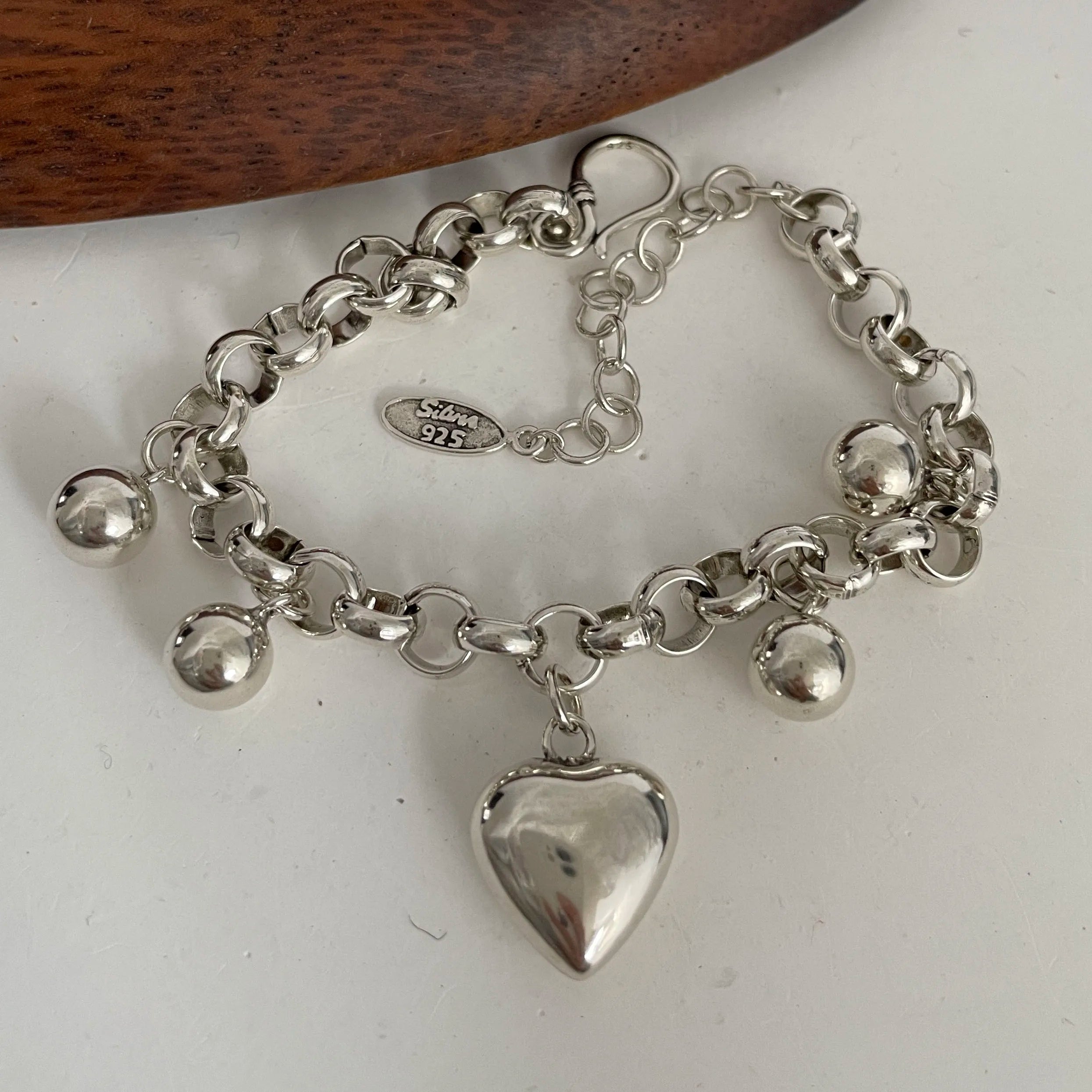 Retro‑Kettenarmband aus massivem Sterling Silber, mit Herz‑Char