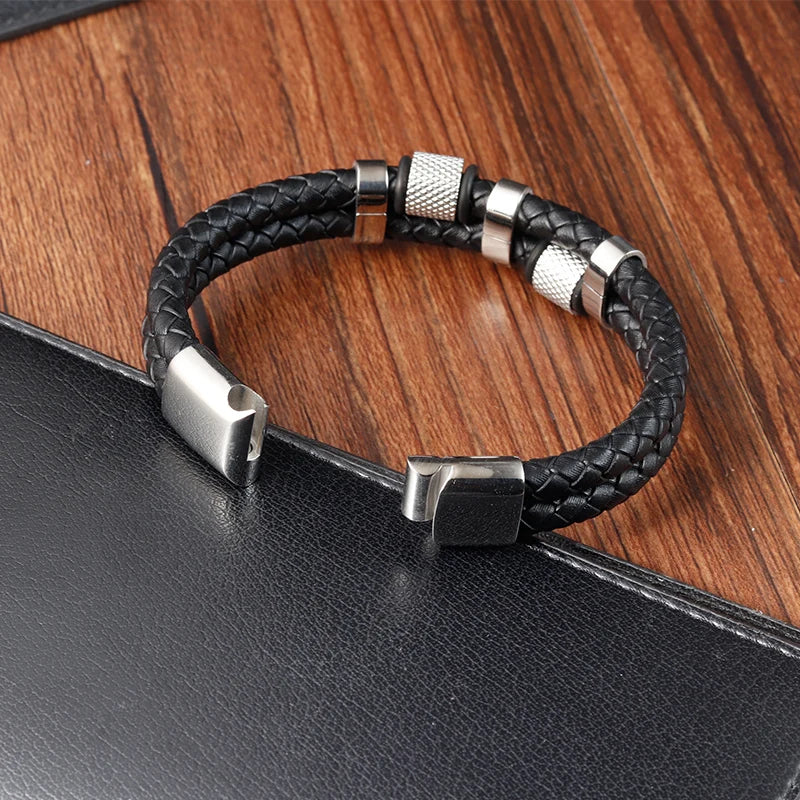 Stilvolles Lederarmband mit magnetischem Edelstahlverschluss vereint Komfort, Qualität und minimalistisches Design
