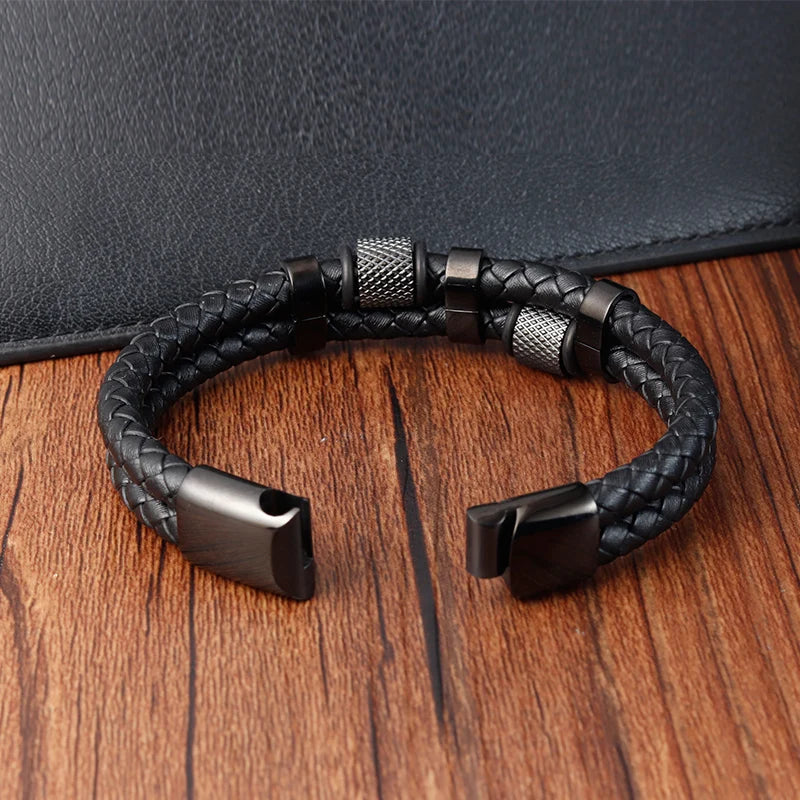 Stilvolles Lederarmband mit magnetischem Edelstahlverschluss vereint Komfort, Qualität und minimalistisches Design