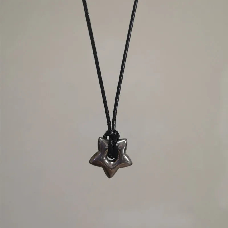 Gothic Halskette mit hohlem Sternanhänger aus Edelstahl