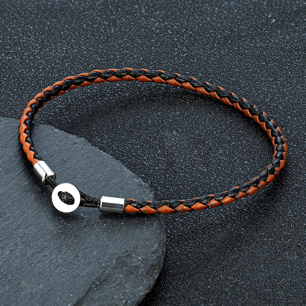 Geflochtenes Lederarmband mit Edelstahl‑Knopf