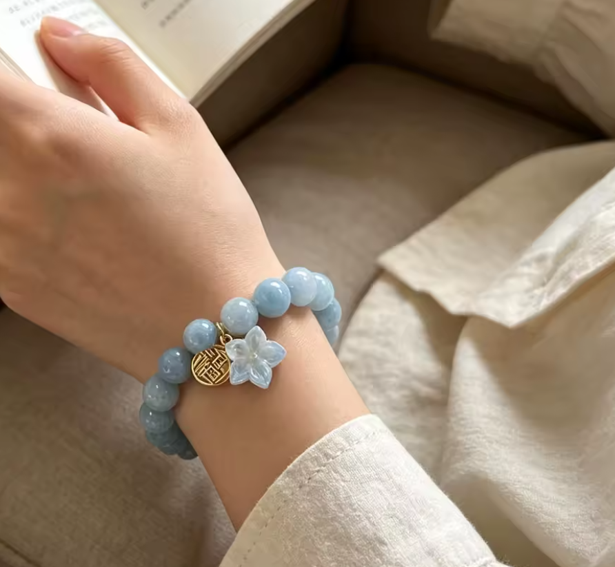 Aquamarin Natursteinarmband mit chinesischem Fu‑Charm