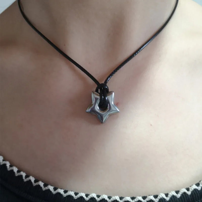 Gothic Halskette mit hohlem Sternanhänger aus Edelstahl