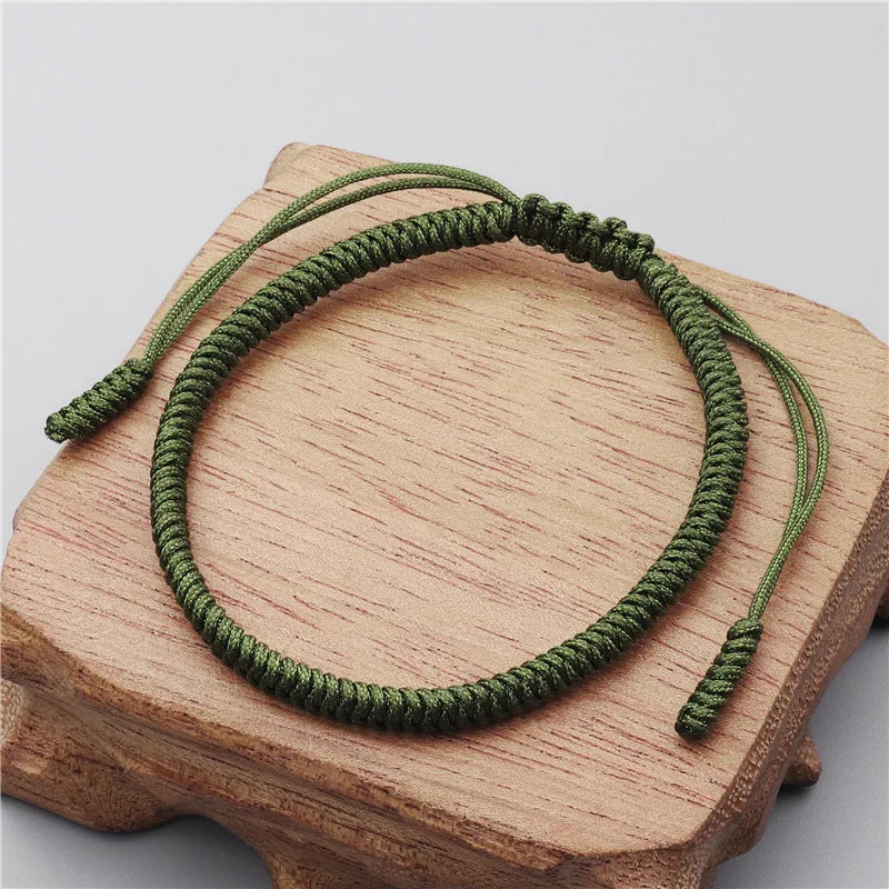 Tibetisches Knotenarmband Grün, Handgefertigter Glücksbringer aus robuster Kordel