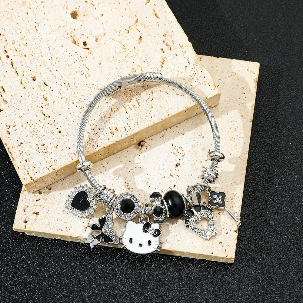 Silberfarbener Hello‑Kitty Charm‑Armreif – Emaille‑Design & Strass‑Glanz
