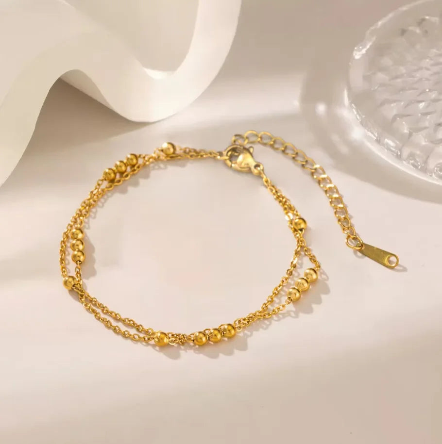 Vergoldete Doppelreihen‑Perlenarmband mit kleinen Rundperlen