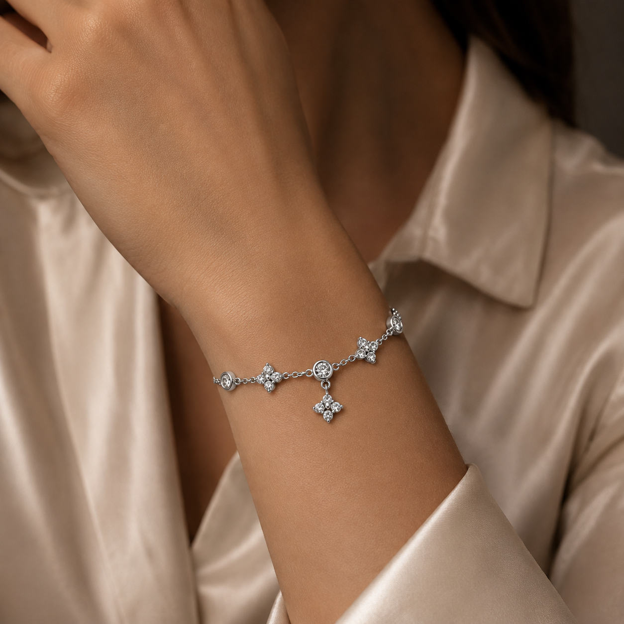 925 Sterling Silber Zirkon Blumenarmband für Frauen, Zartes koreanisches Design und hochwertiger Schmuck als Geschenk